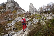 15 Risaliamo dai ghiaioni ai torrioni d'arrampicata